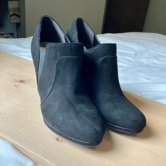 Fergie Heeled Ankle Booties - Picture 4 of 7